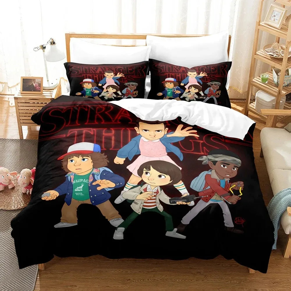 Funda nórdica Stranger Things la pandilla en dibujos animados sobre una cama, con sus fundas de almohada a juego