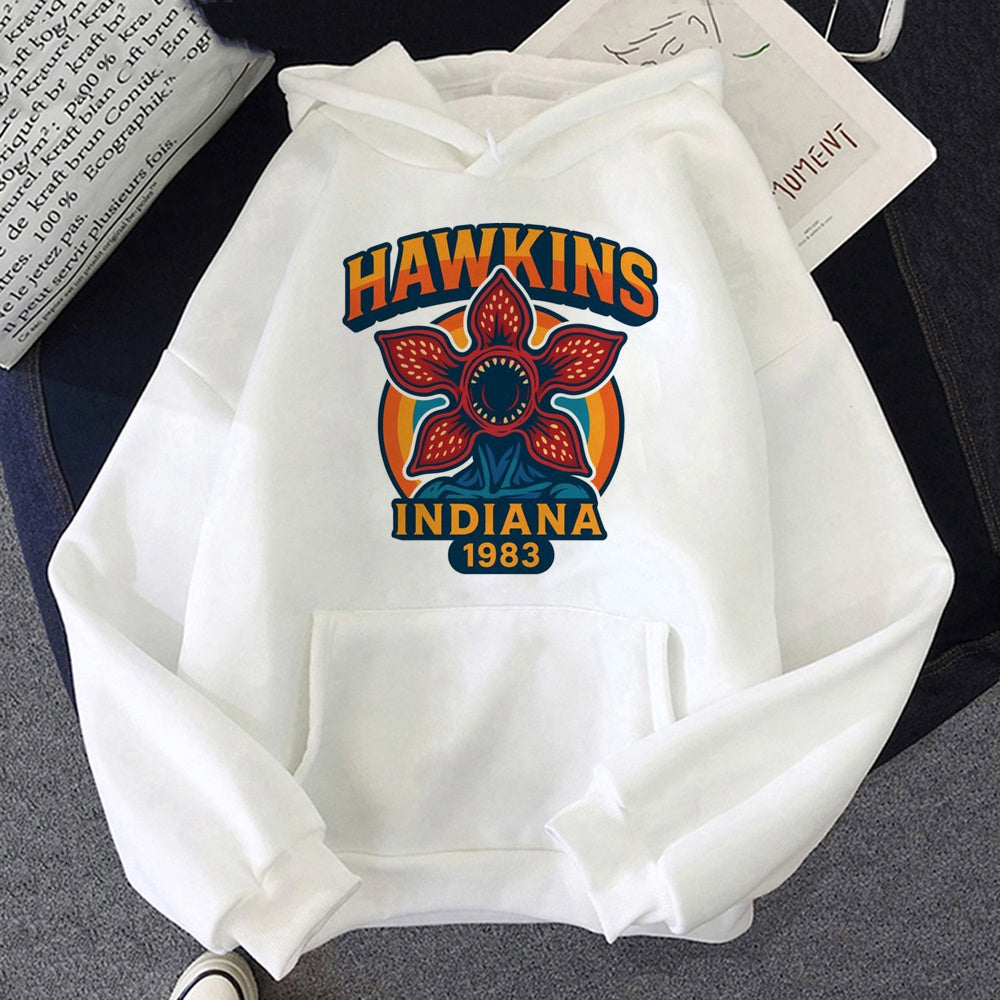 Sudadera con capucha blanca Stranger Things Hawkins Indiana 1983, diseño estampado en la parte delantera