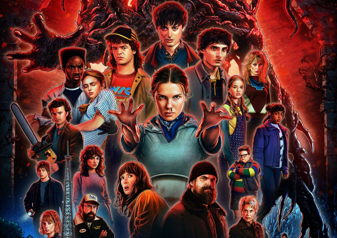 Cartel collage de Stranger Things: una veintena de rostros en rojo y azul en torno a una chica con las palmas en alto