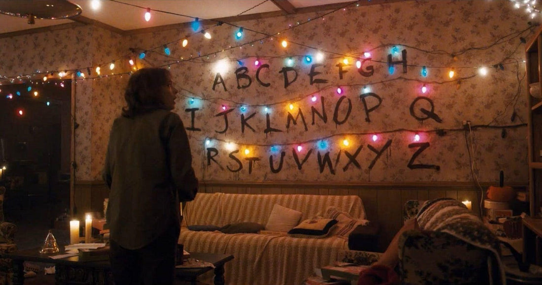 Le mur de l'alphabet et les guirlandes de Joyce, épisode 3 de la saison 1 de Stranger Things
