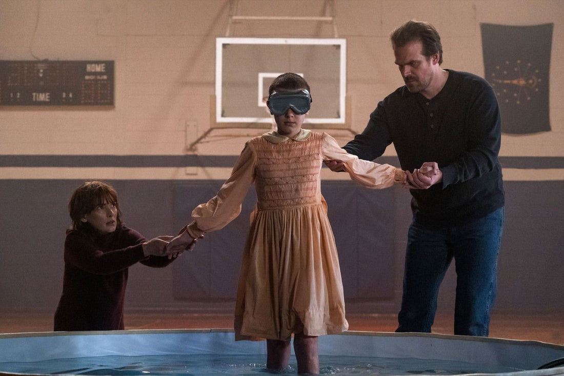 La piscina de privación sensorial montada en el gimnasio del instituto, episodio 7 de la temporada 1 de Stranger Things