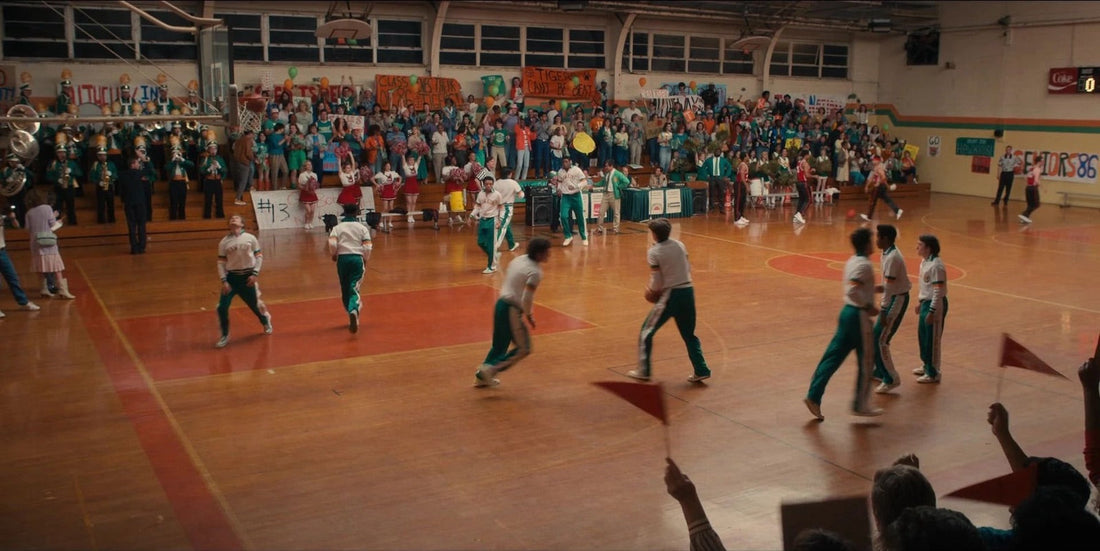 Baloncesto Stranger Things: gimnasio de los Tigers, jugadores en la pista