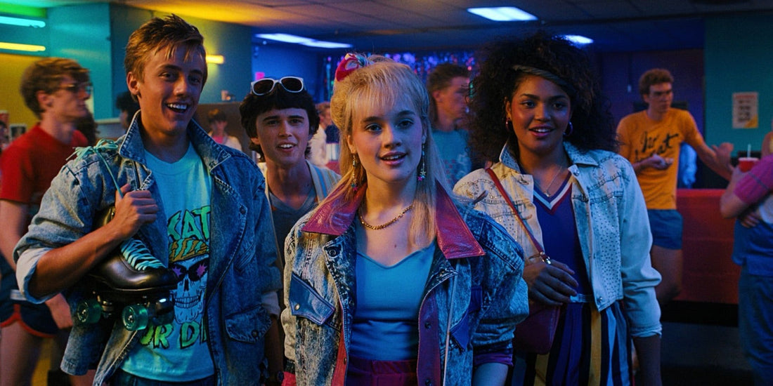 Adolescentes con patines, en la pista de Stranger Things temporada 4 episodio 2