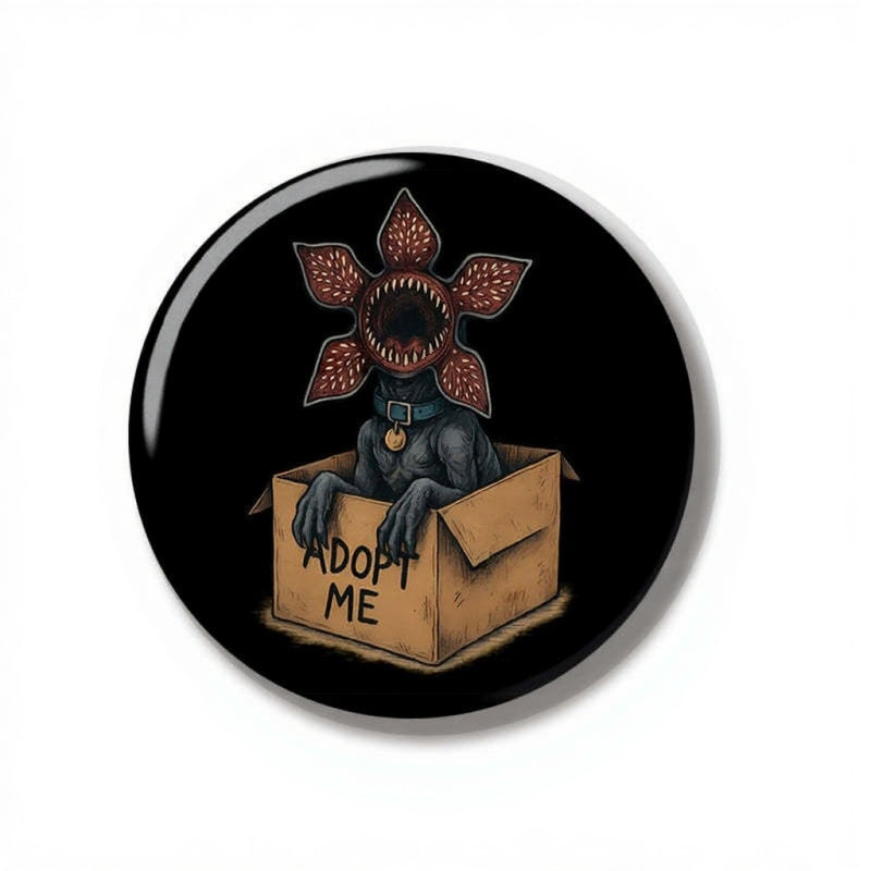 Badge 44 mm Stranger Things Demodog à adopter vu de face