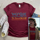 Camiseta de hombre Stranger Things WSQK The Squawk 94.5 FM