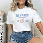 Camiseta de mujer Stranger Things Hawkins High School 1986