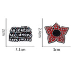 Pack de 2 pins Stranger Things alfabeto y Demogorgon