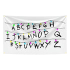 Tapiz bandera Stranger Things pared alfabeto blanco