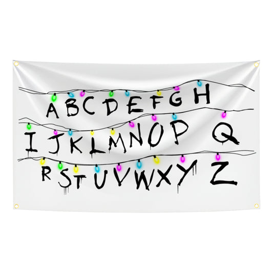 Drapeau tapisserie Stranger Things mur alphabet blanc vu de face