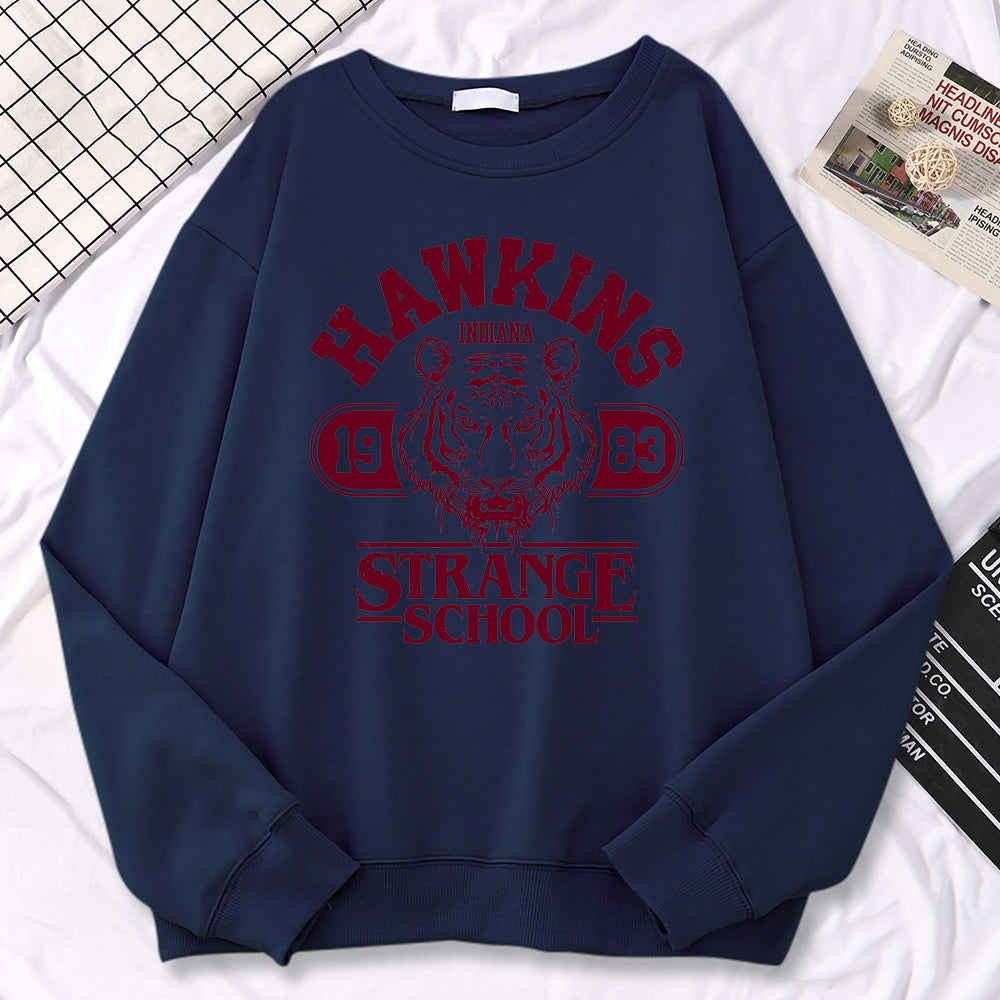 Sweat enfant Stranger Things Hawkins Strange School 1983 – coloris Bleu marine