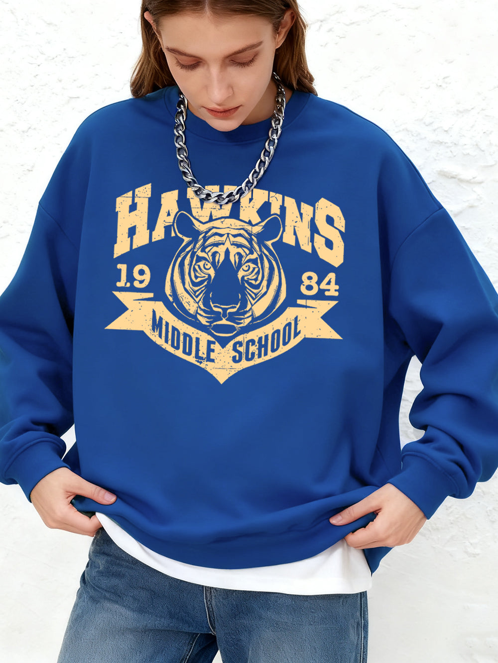 Sweat Stranger Things Hawkins Middle School 1984 – coloris Bleu