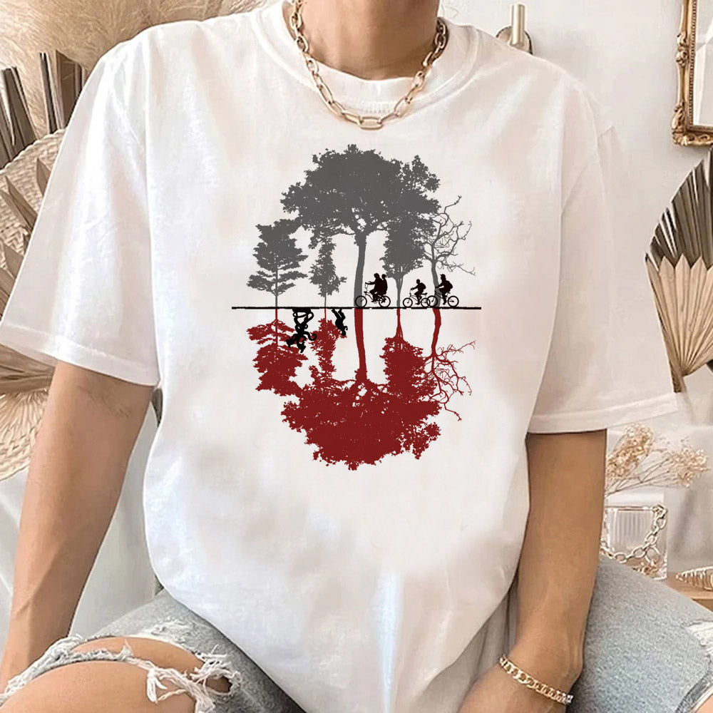 T-shirt femme Stranger Things forêt à l'envers vu de face