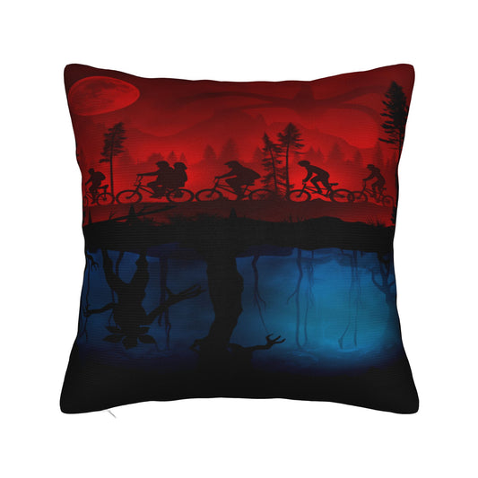Housse de coussin Stranger Things Hawkins renversée vu de face