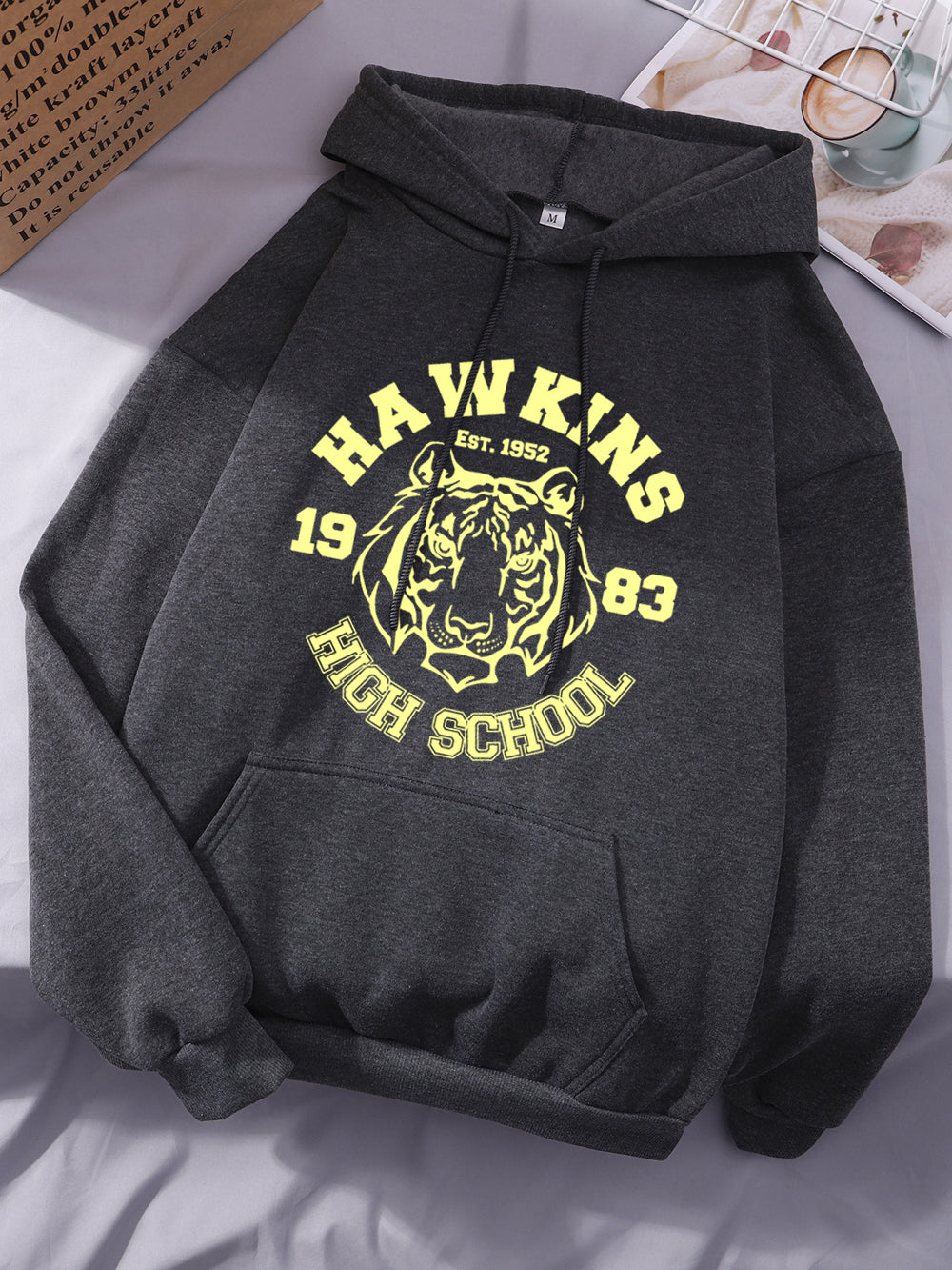 Pull Stranger Things Hawkins High School 1983 – coloris Gris foncé
