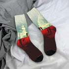 Calcetines Stranger Things siluetas bajo el cielo rojo