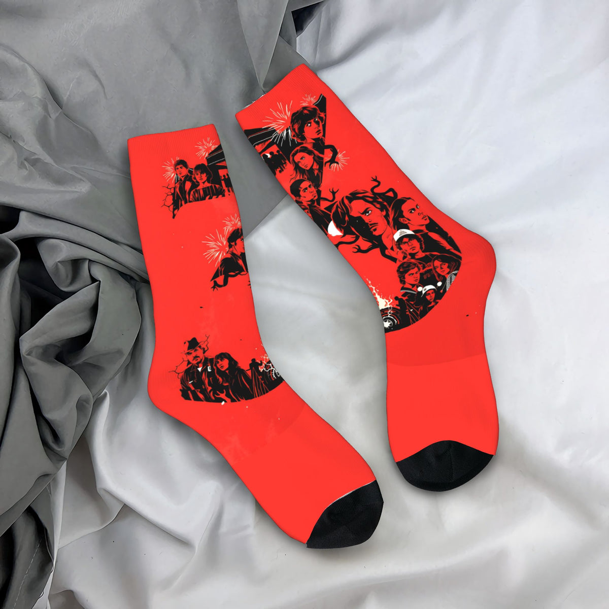 Chaussettes Stranger Things bande rouge vu de face