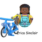 Minifigura para construir Stranger Things Erica Sinclair en bici