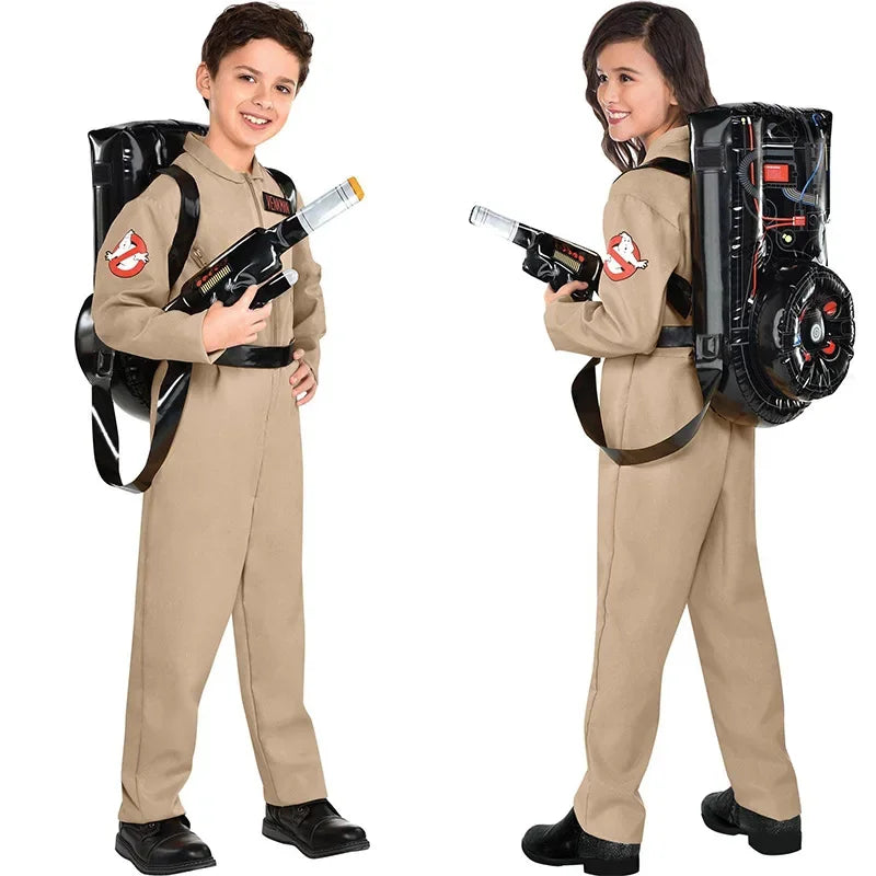 Niños con el disfraz de Cazafantasmas Stranger Things y mochila