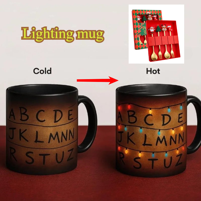 Mug thermoréactif Stranger Things guirlande de Noël Stranger Lights vu de face