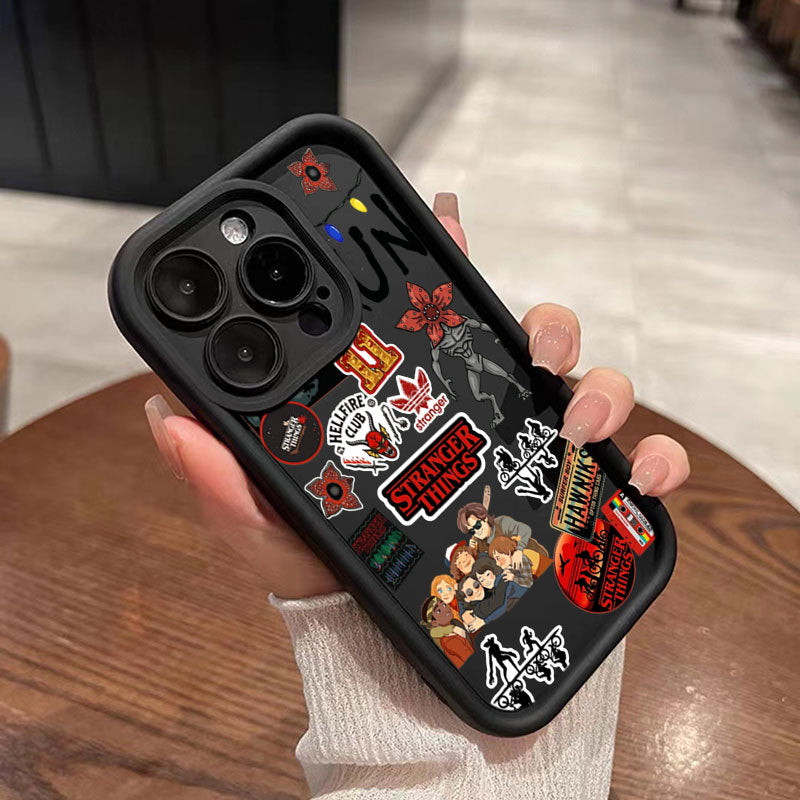 Coque iPhone silicone Stranger Things stickers Hellfire Club – visuel 2
