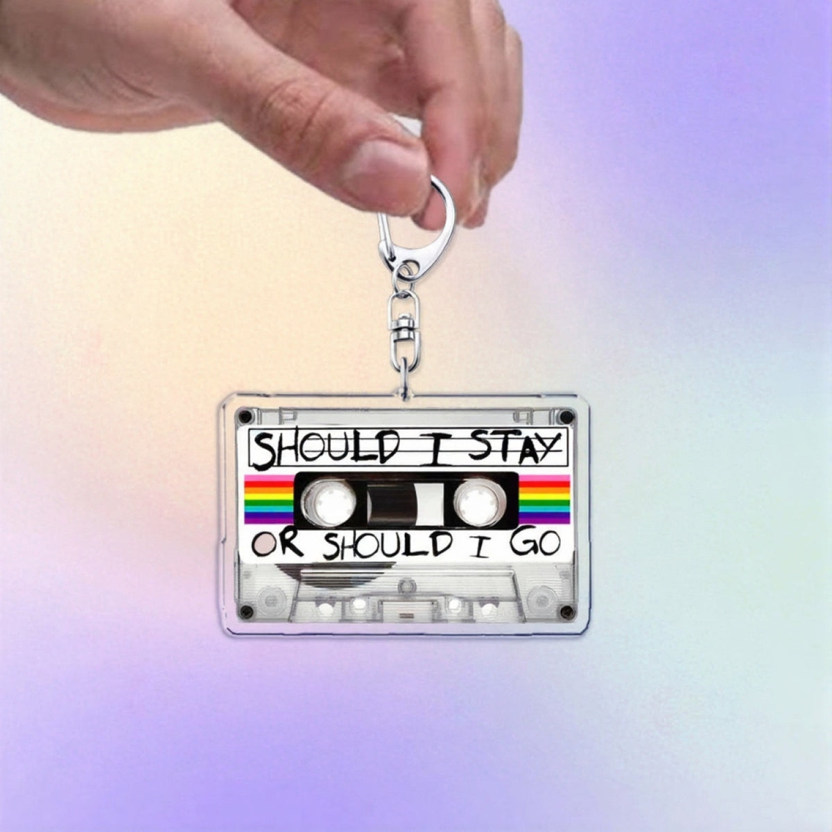 Porte-clés Stranger Things cassette Should I Stay vu de face