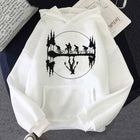 Sudadera con capucha blanca Stranger Things pandilla en bici y reflejo del Demogorgon