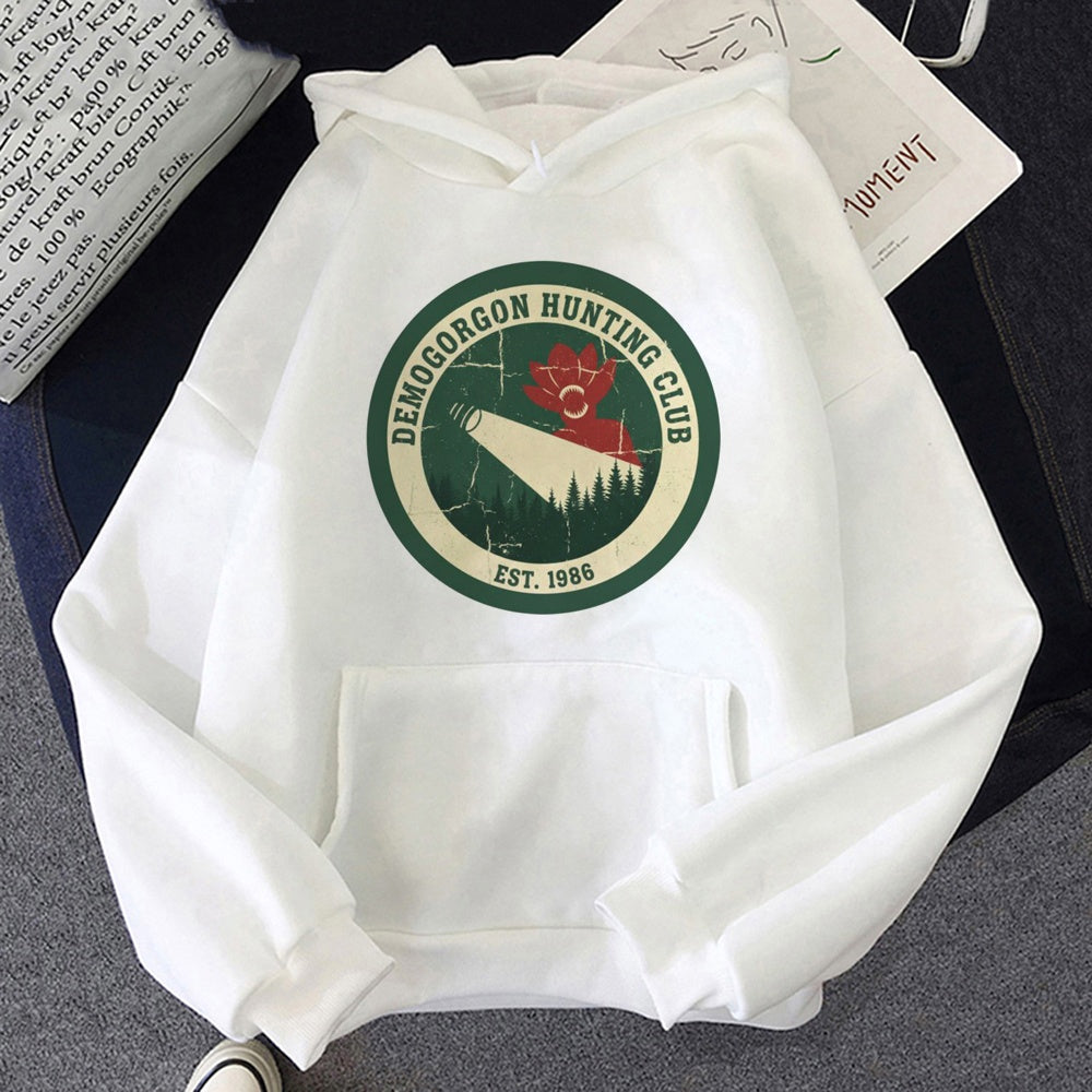Sudadera con capucha blanca Stranger Things Demogorgon Hunting Club, diseño estampado en la parte delantera