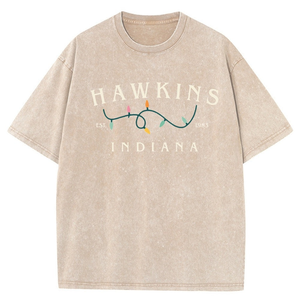 Camiseta de hombre desteñida Stranger Things Hawkins Indiana guirnalda – color beige