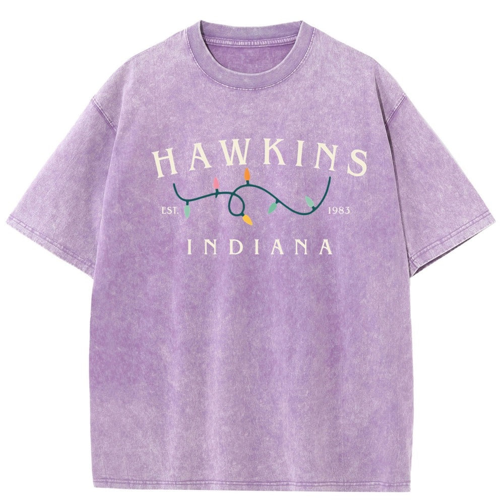 Camiseta de hombre desteñida Stranger Things Hawkins Indiana guirnalda – color lila