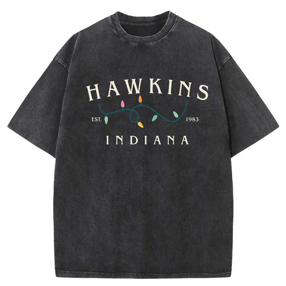 Camiseta de hombre desteñida Stranger Things Hawkins Indiana guirnalda – color negro