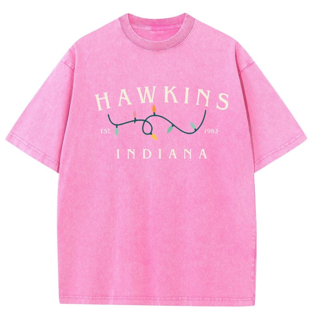 Camiseta de hombre desteñida Stranger Things Hawkins Indiana guirnalda – color rosa