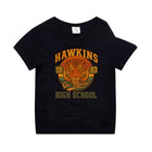 Camiseta infantil negra Stranger Things Hawkins High School 1983