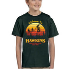Camiseta infantil verde Stranger Things Hawkins puesta de sol
